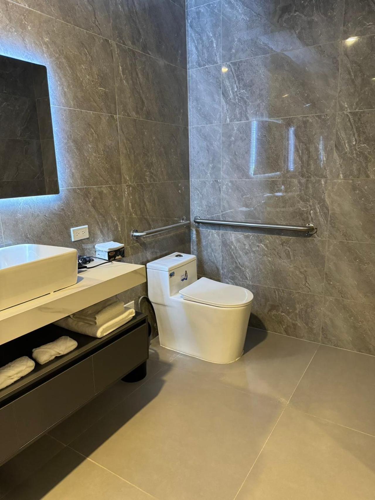 גרפאן Water Bay Hotel Saipan מראה חיצוני תמונה